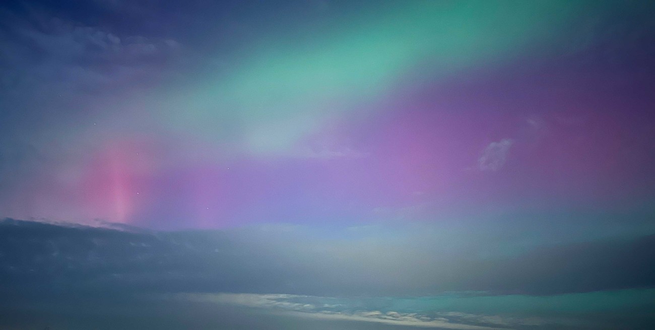 Impactantes auroras boreales en el cielo de Florida tras tormenta geomagnética G4