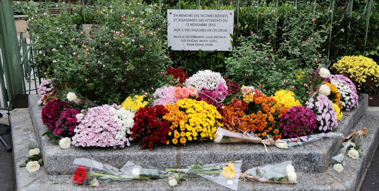 París repica sus campanas por las 132 víctimas del 13N, a diez años de los ataques terroristas