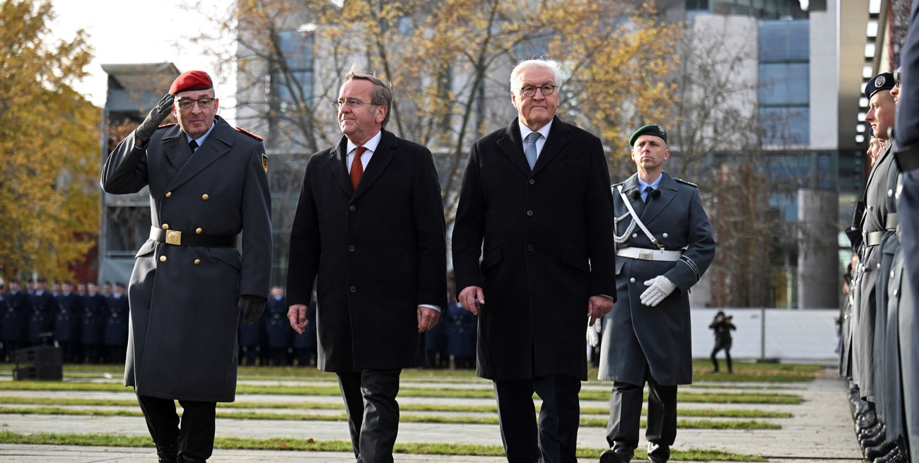 Servicio militar "voluntario, pero no tanto": Alemania se prepara para un reclutamiento con sorteo