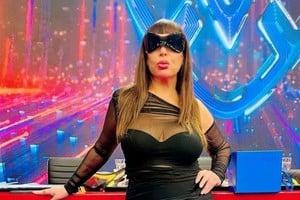 Moria explicó que el tratamiento consiste en la aplicación de microinyecciones que ayudan a "planchar" la piel, eliminando marcas del sol y líneas de expresión. 