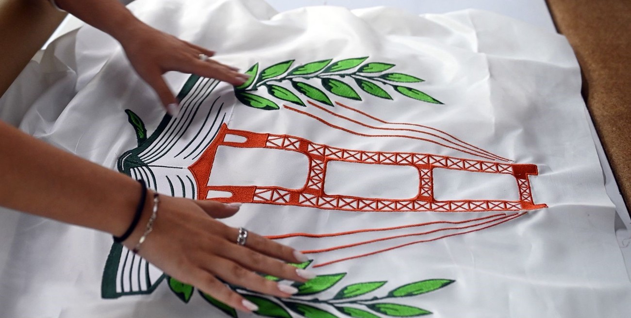 Así se diseñó la bandera de Santa Fe, que soñó un pibe de Barranquitas