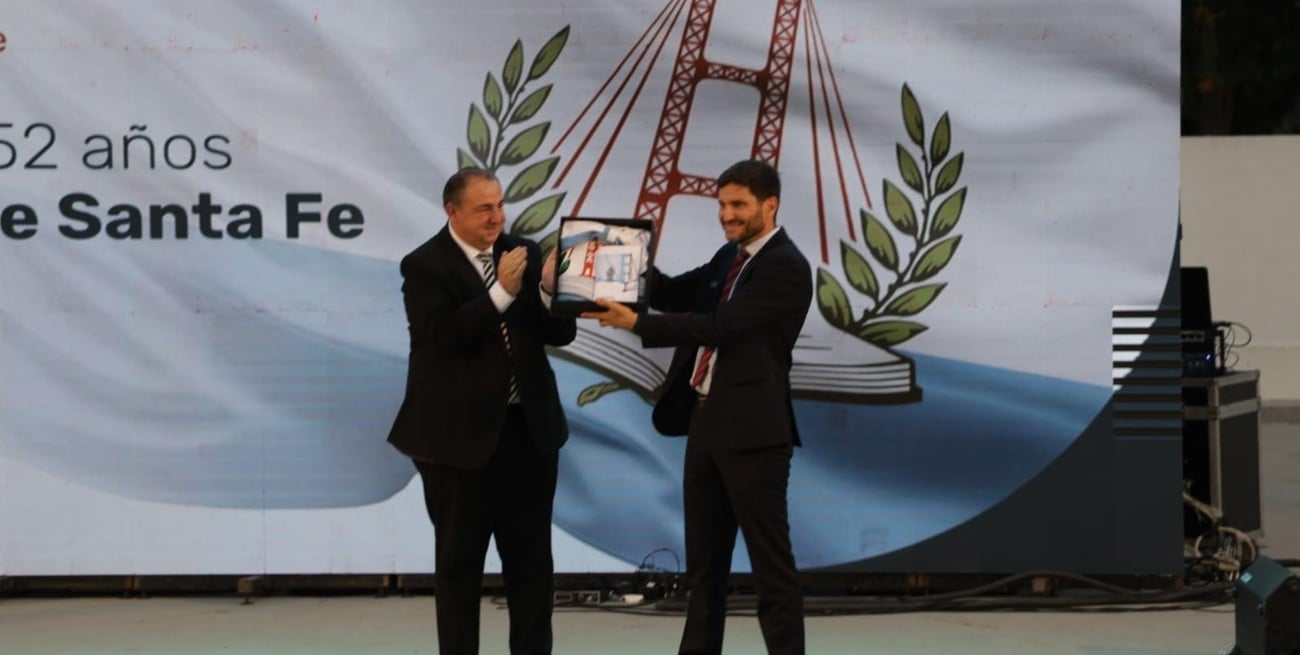 Santa Fe izó por primera vez su bandera: un acto histórico en el Parque del Sur