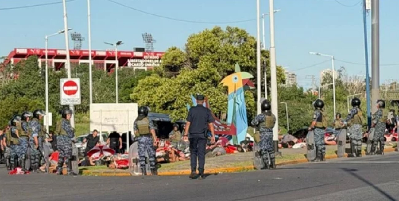 Operativo en Independiente: detienen a “Bebote” Álvarez y a un centenar de barras