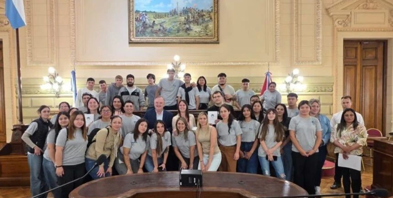 Alumnos del EEMPA Nº 1219 de Ambrosetti visitaron Santa Fe y Paraná en una jornada educativa del Senado Provincial