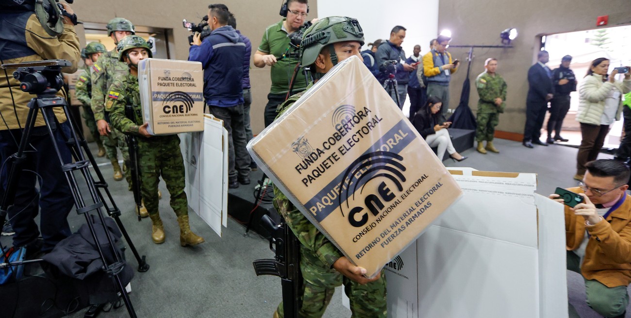 Ecuador vota: consulta popular y referendo constitucional definirán su futuro político