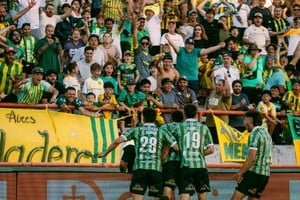 Aldosivi celebró la permanencia tras un 4-2 inolvidable en Mar del Plata.