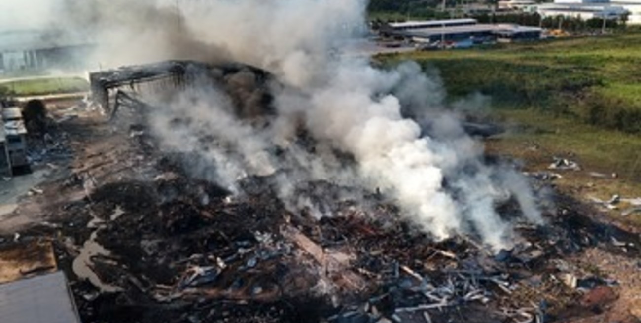 Incendio en Ezeiza: más de 20 heridos y pérdidas totales en fábricas