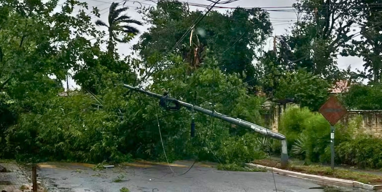 Vientos huracanados causaron destrozos en Paraguay