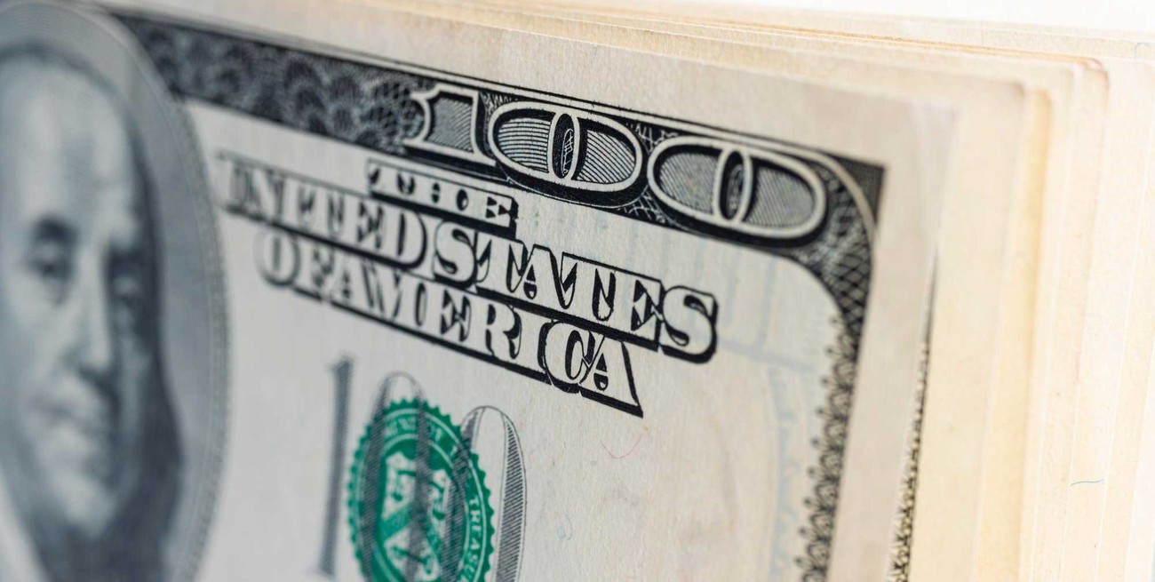 Así cerró el dólar en los bancos de Argentina este lunes 17 de noviembre de 2025