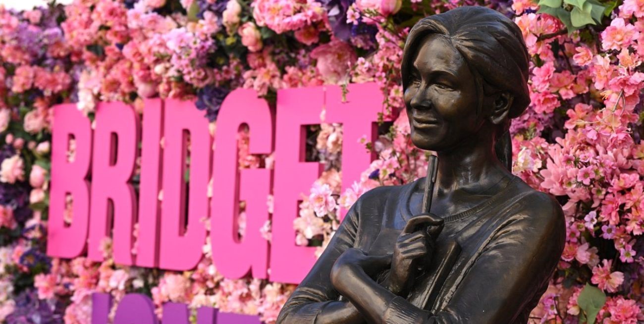 Bridget Jones ya tiene su estatua en Londres: así reaccionó Renée Zellweger al inaugurarla