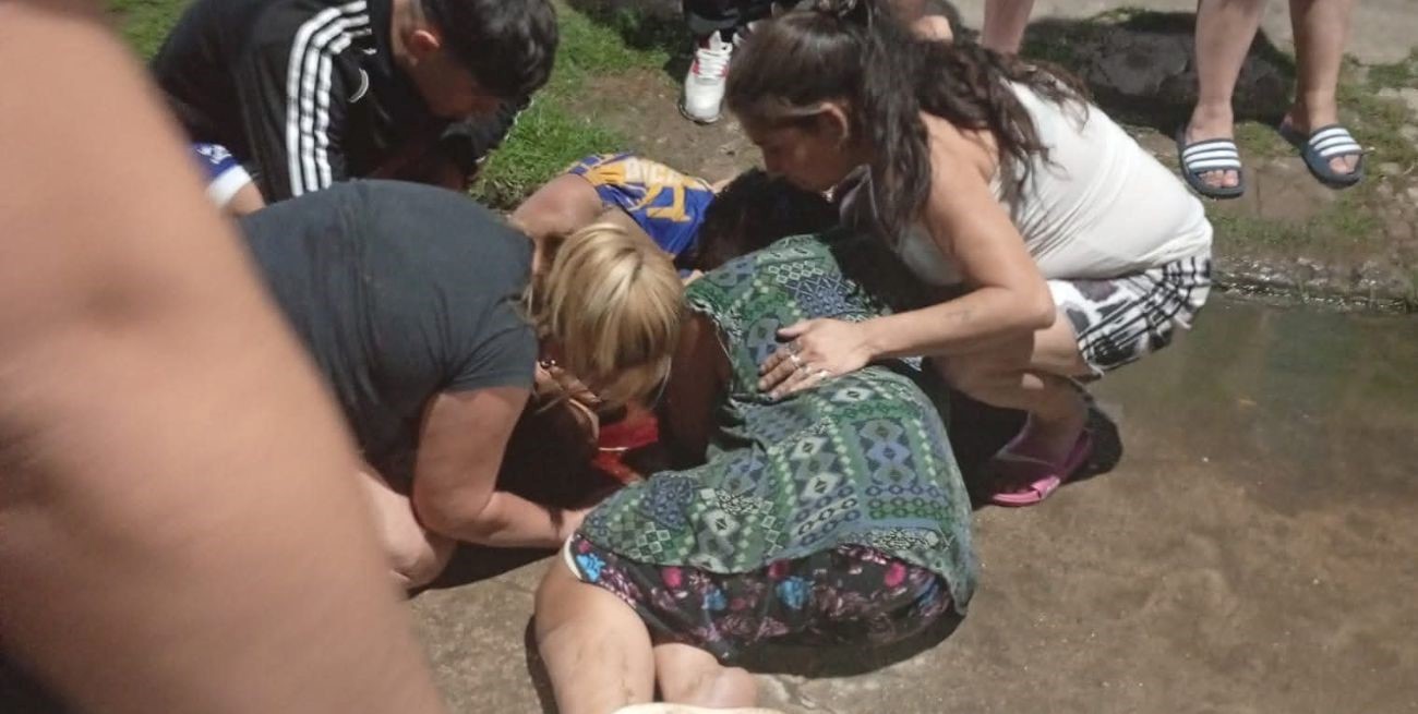 Un patrullero atropelló a un menor y vecinos atacaron a la policía