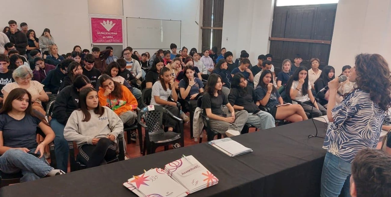 Jóvenes debatieron y propusieron ideas en la primera Jornada de Presupuesto Participativo en Vera