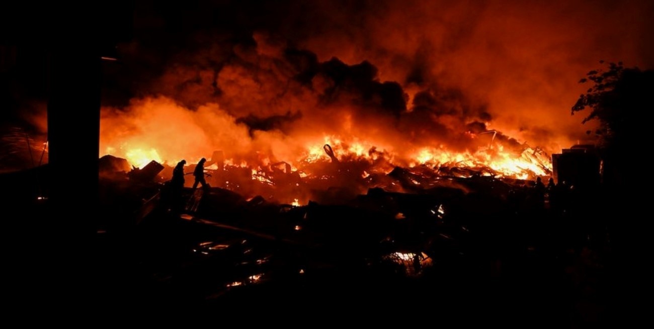 Confirman presencia de fósforo rojo en la planta donde comenzó el incendio en Ezeiza