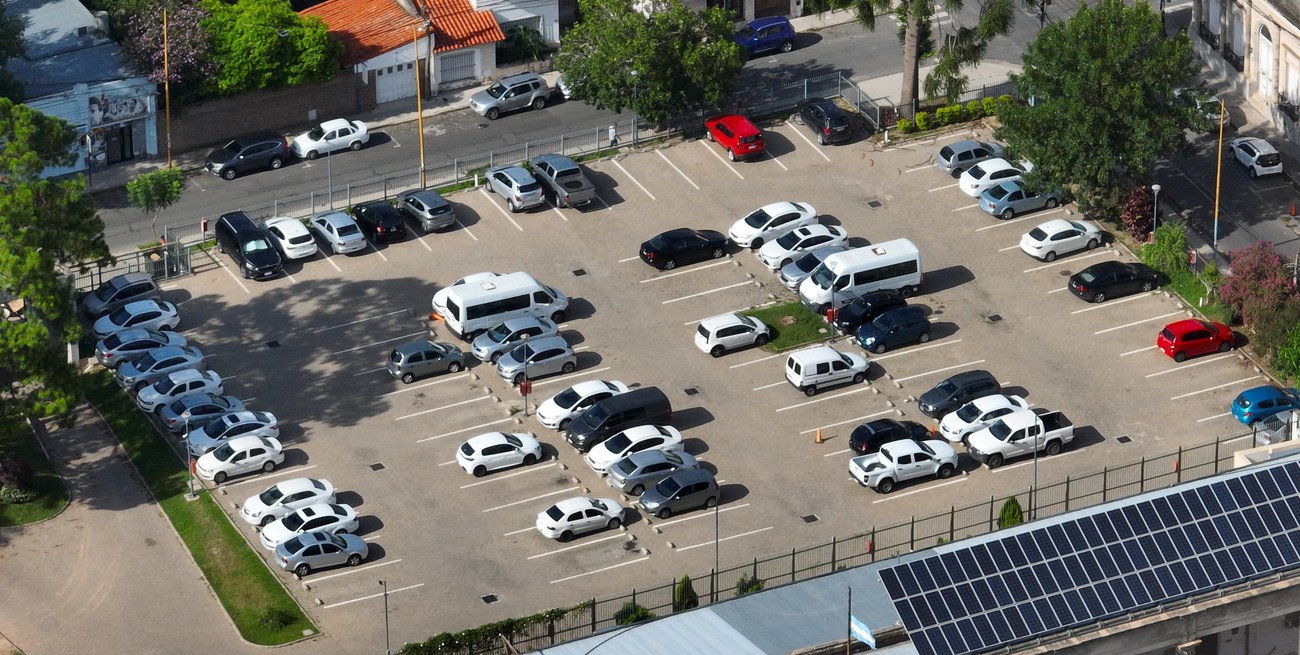 Amplían el monto para gasto de combustible de la flota oficial