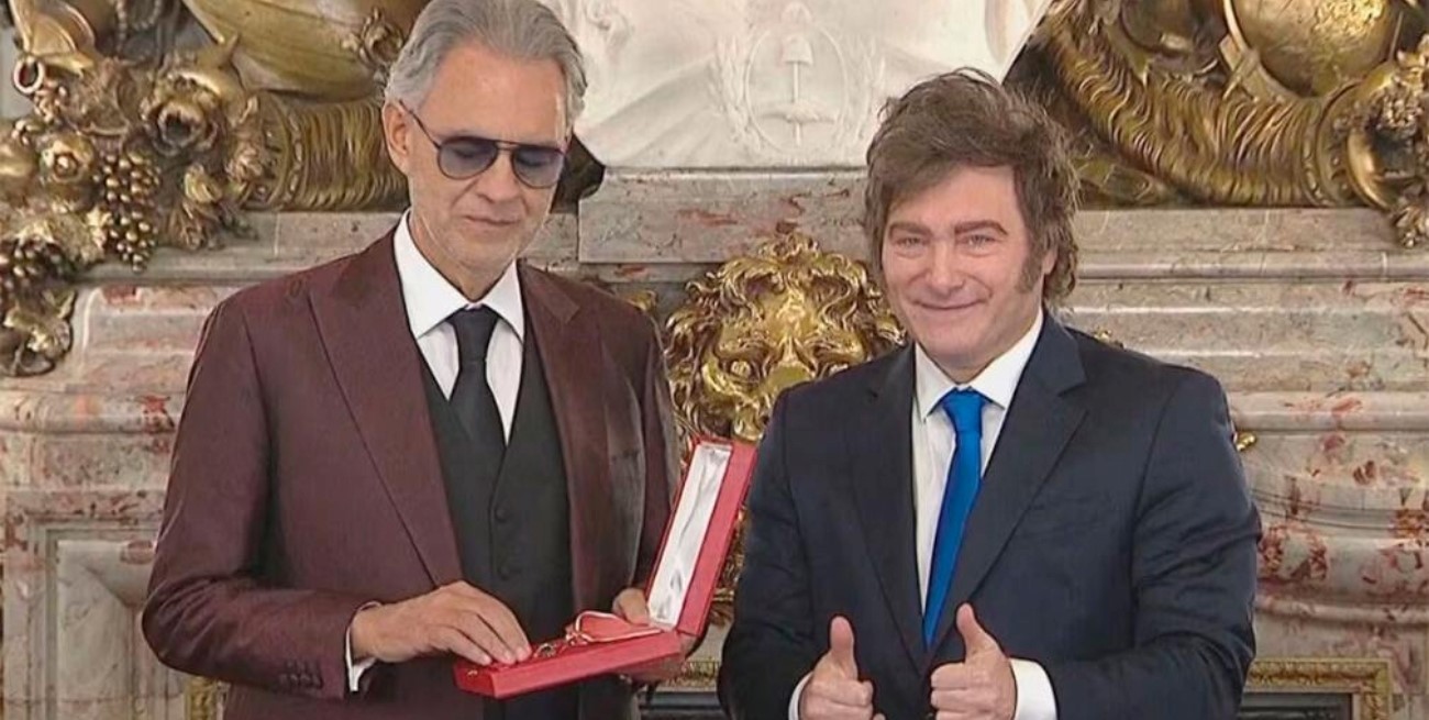 Javier Milei distinguió a Andrea Bocelli con la Orden de Mayo en su paso por Buenos Aires
