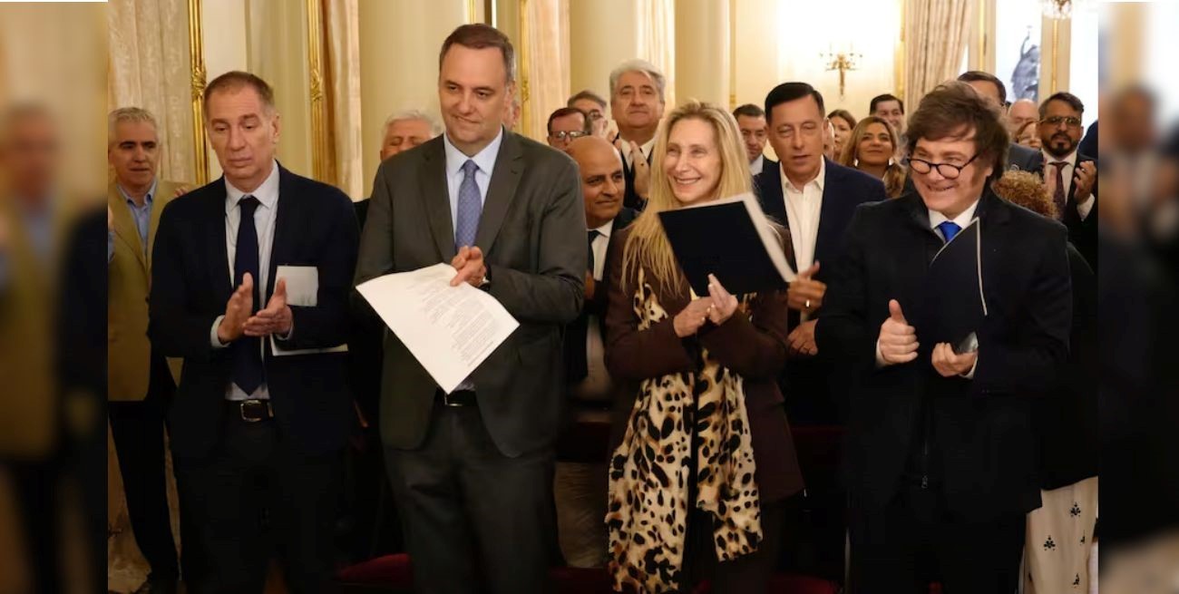 El acercamiento a los gobernadores y el apoyo de EEUU marcan la hoja de ruta del gobierno de Milei