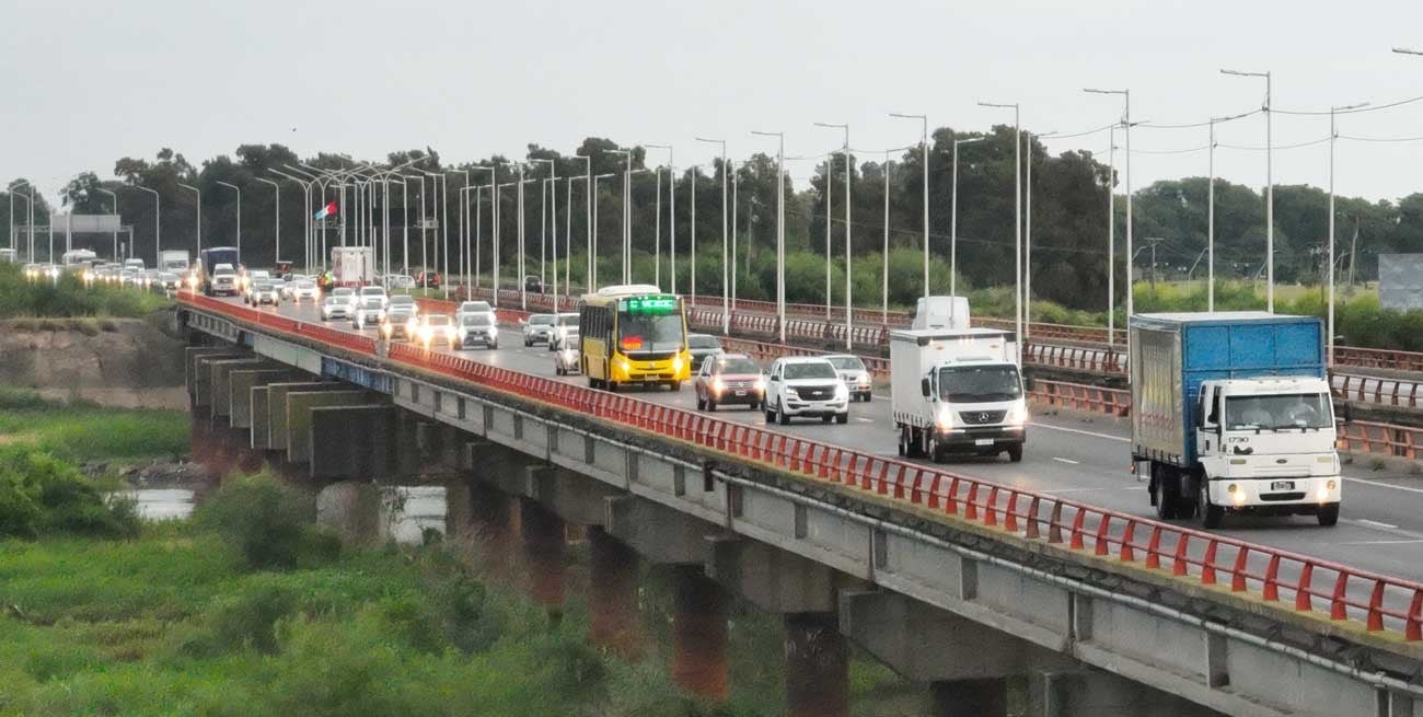 Compensan a empresa de transporte por los cortes en el Carretero previo a la obra del nuevo puente