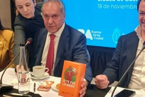 Daniel Scioli presentó su yerba mate 'Pichichi' con guiño a su pasado deportivo.