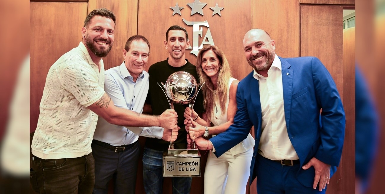 “Campeón de Liga”: AFA le otorgó un trofeo a Rosario Central por ser el líder de la tabla anual