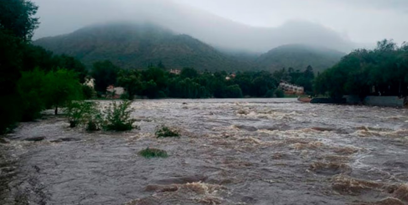 Córdoba prohíbe navegar en ríos y arroyos para evitar riesgos por crecidas