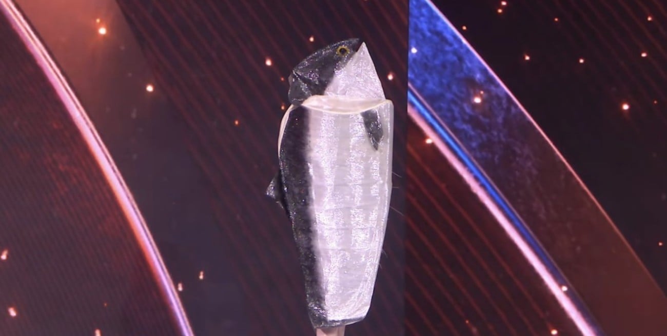 Miss Noruega deslumbró en Tailandia con un traje inspirado en el salmón