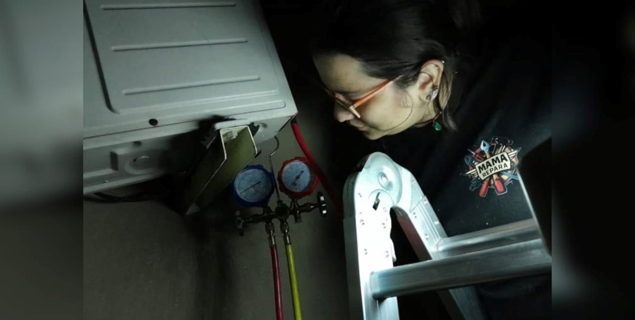 La historia de "Mamá Repara", una emprendedora de Santa Fe que sabe hacer todo tipo de oficios