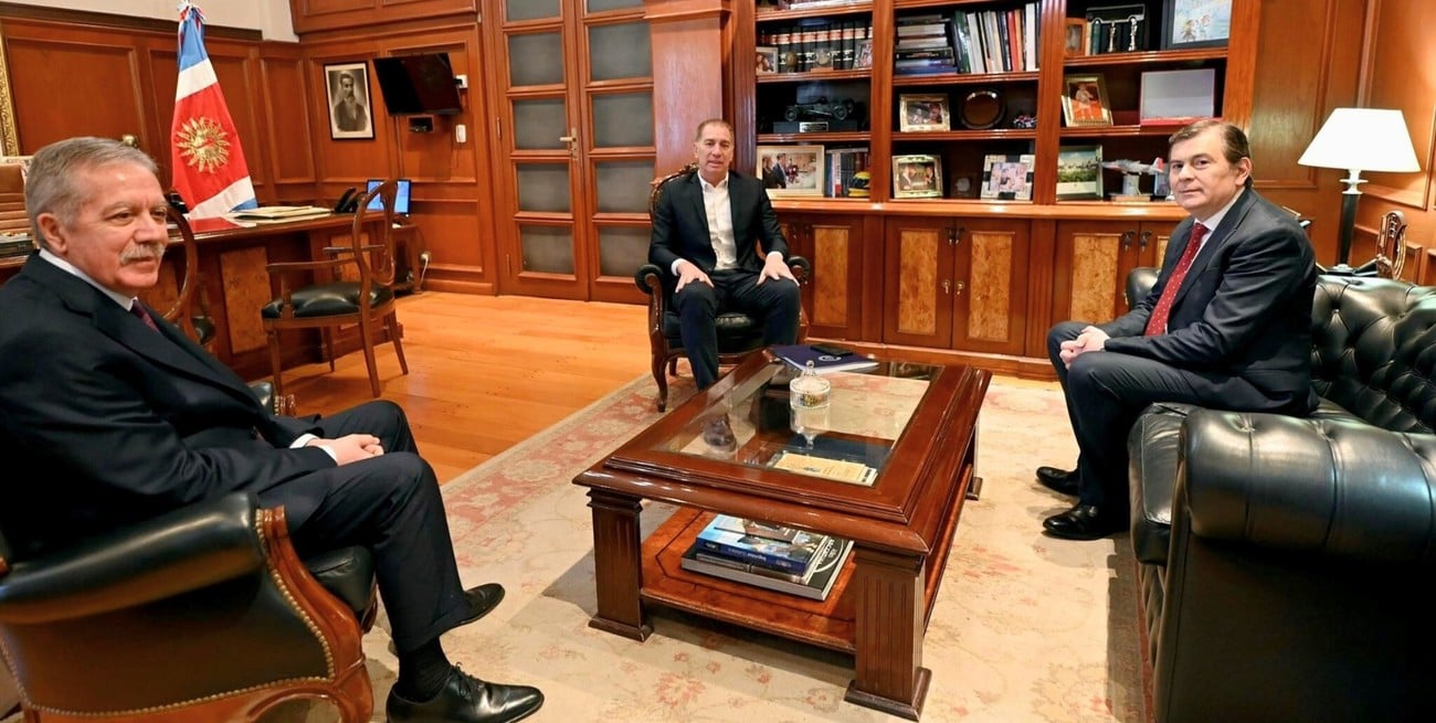 Santilli buscó en Santiago del Estero los votos que Milei necesita en el Congreso