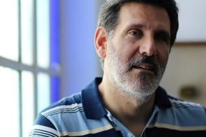 Alfredo Di Bernardo, escritor santafesino. En su obra logra darle identidad a un amplio universo de historias paralelas y autónomas.