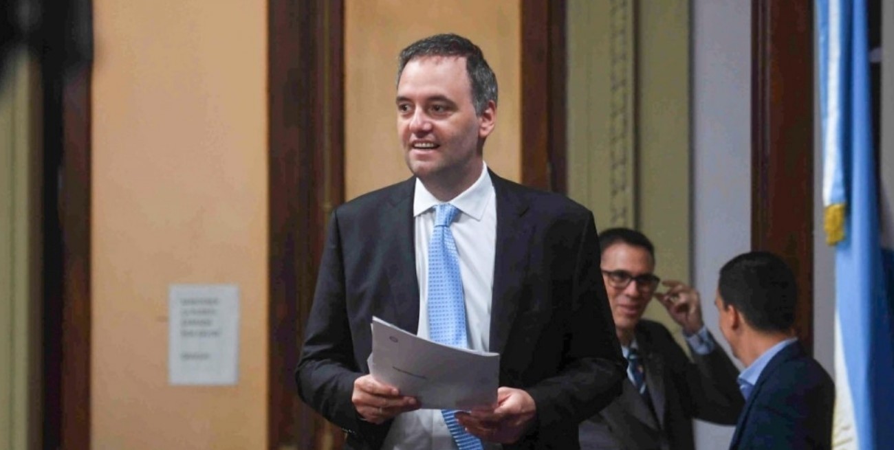 Adorni convoca a su primera reunión de Gabinete para aceitar el diálogo interno