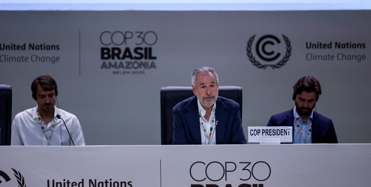 Polémica en Brasil por omisiones al abandono de combustibles fósiles en el documento de la COP30