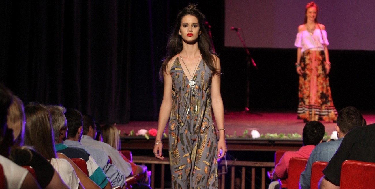 “Cambalache”, el desfile de moda del IES Santa Fe resignifica la identidad argentina desde la pasarela