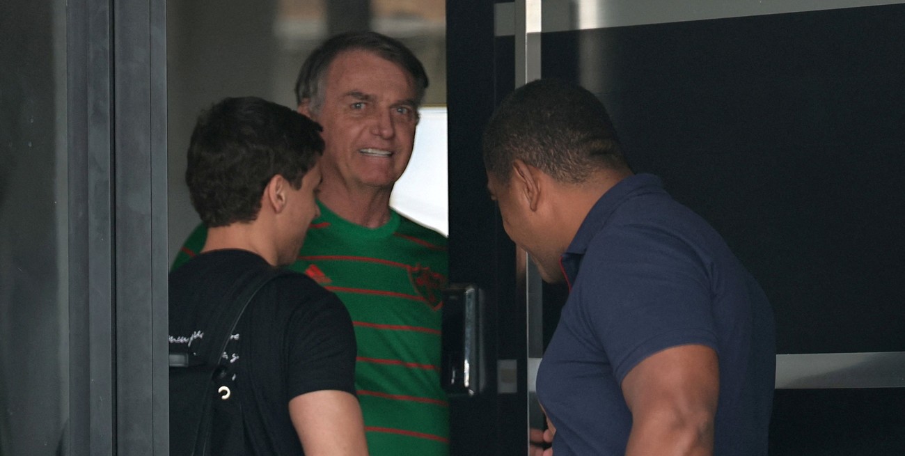 Jair Bolsonaro fue detenido y trasladado a prisión preventiva en Brasilia
