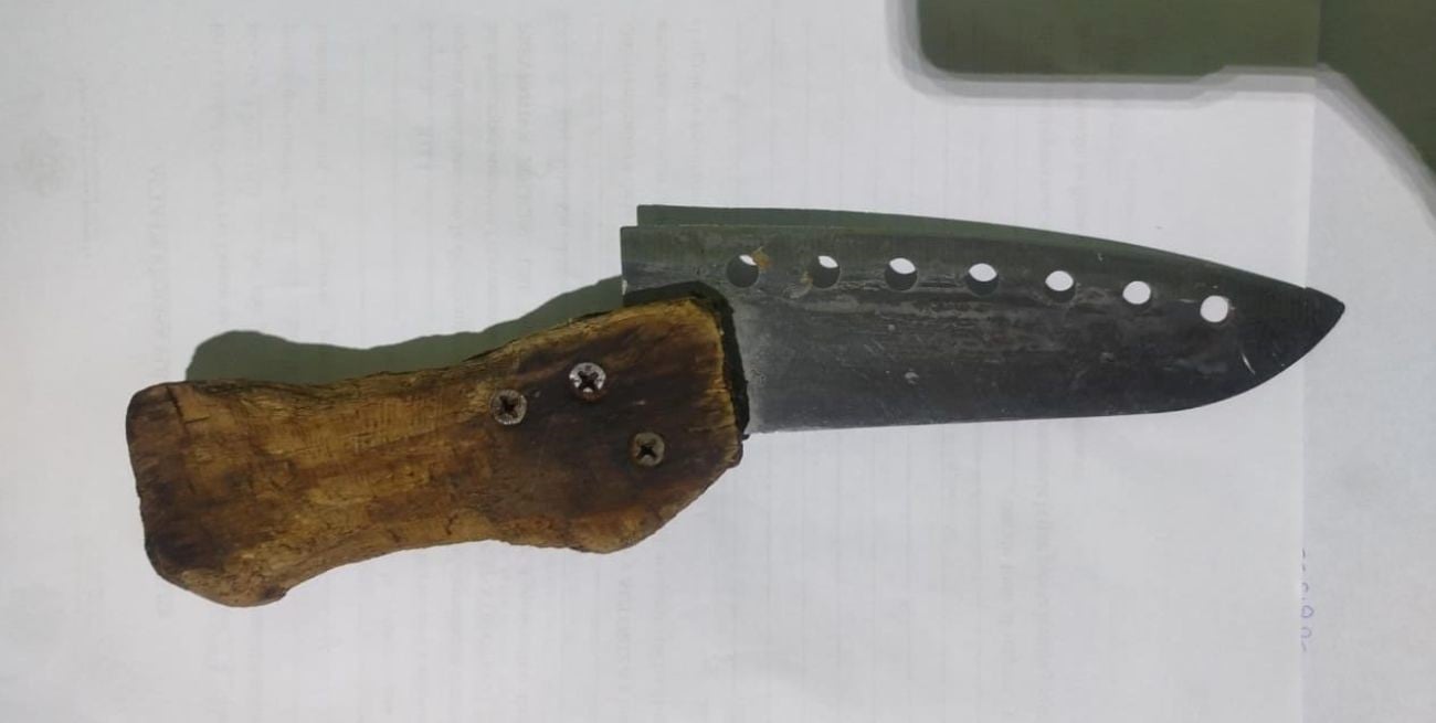 Detuvieron a un joven por clavarle un cuchillo en el hombro a un adolescente
