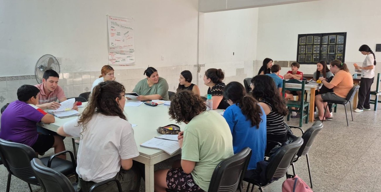 Programa Quedate: más de 2 mil estudiantes de nivel secundario participan de las tutorías presenciales