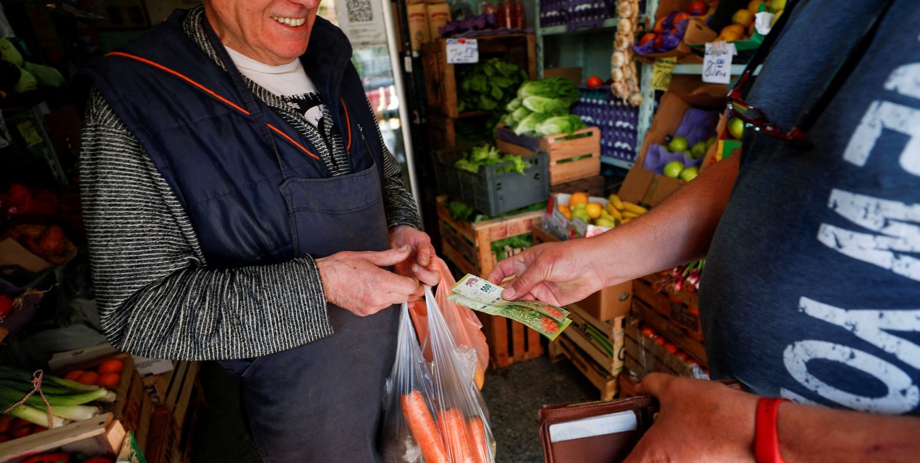 La deuda de los argentinos con bancos y billeteras virtuales creció 75% en un año