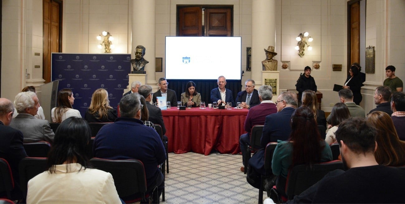Con un libro de rigor técnico y académico se busca provocar el debate sobre agua y cloacas