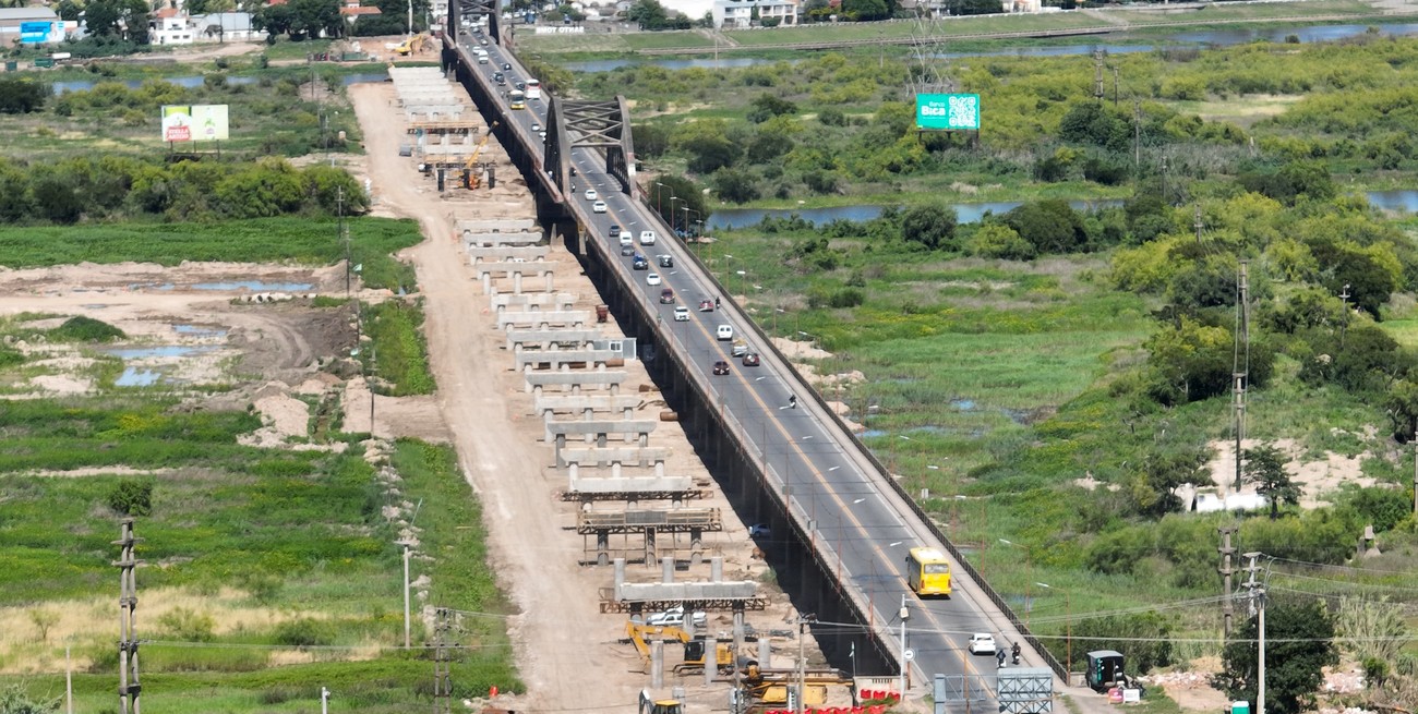 Ya se construyeron la mitad de las pilas del nuevo puente Carretero