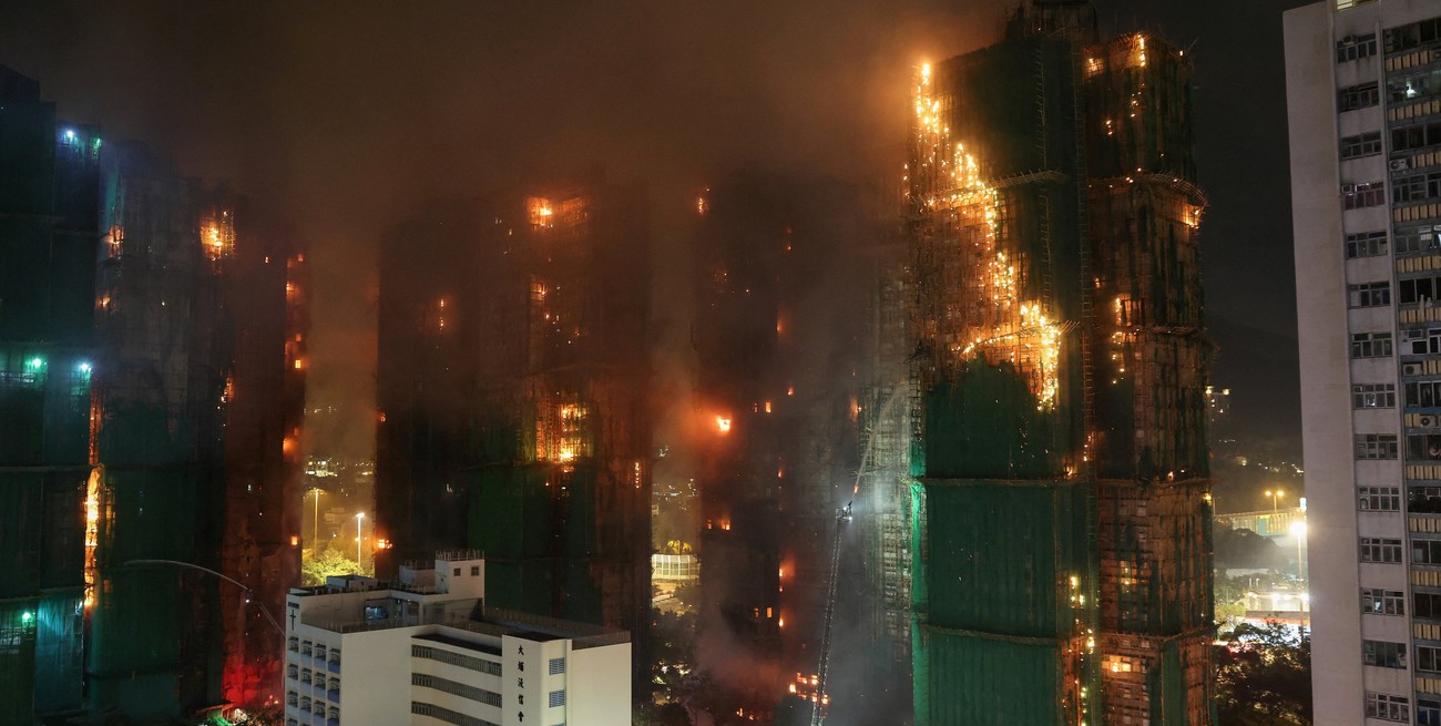 Incendio en Hong Kong provoca más de treinta muertos y varios heridos