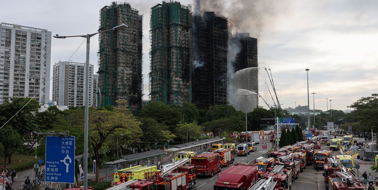 Desolación en Hong Kong: ascienden a 65 los muertos tras el devastador incendio