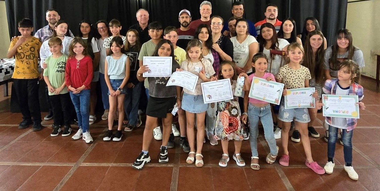 Diplomas, música y emoción en el cierre de talleres comunales de San Carlos Norte