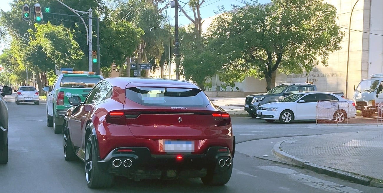 Una Ferrari suelta por Santa Fe: qué modelo es y qué hacía por la ciudad