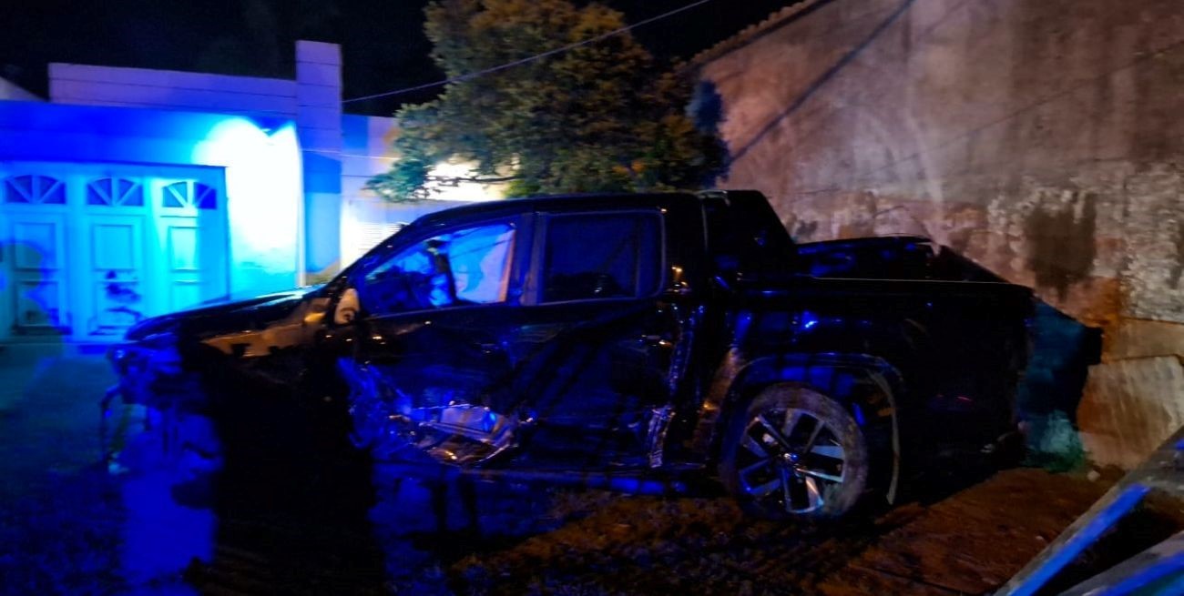 Triple choque en Nelson terminó con un camión impactando contra una fábrica