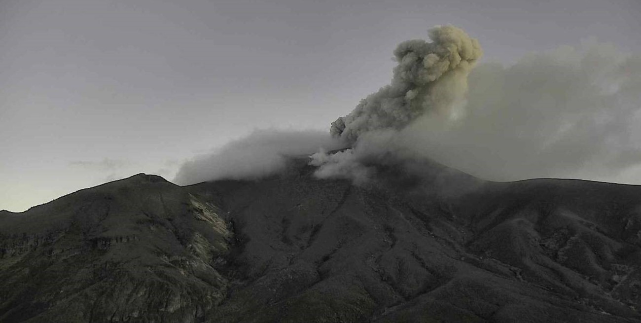 Activan en Colombia alerta naranja por actividad de volcán Puracé