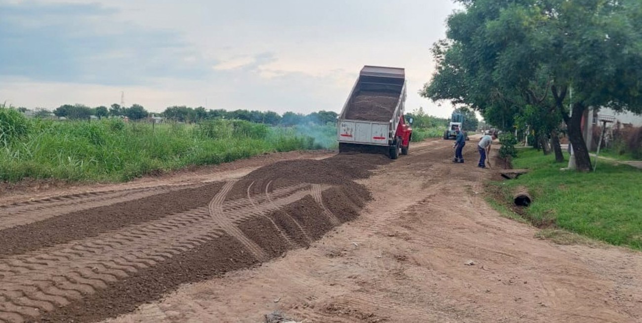 Más infraestructura barrial: Janssen suma 700 metros de ripio y mejora la conexión entre barrios
