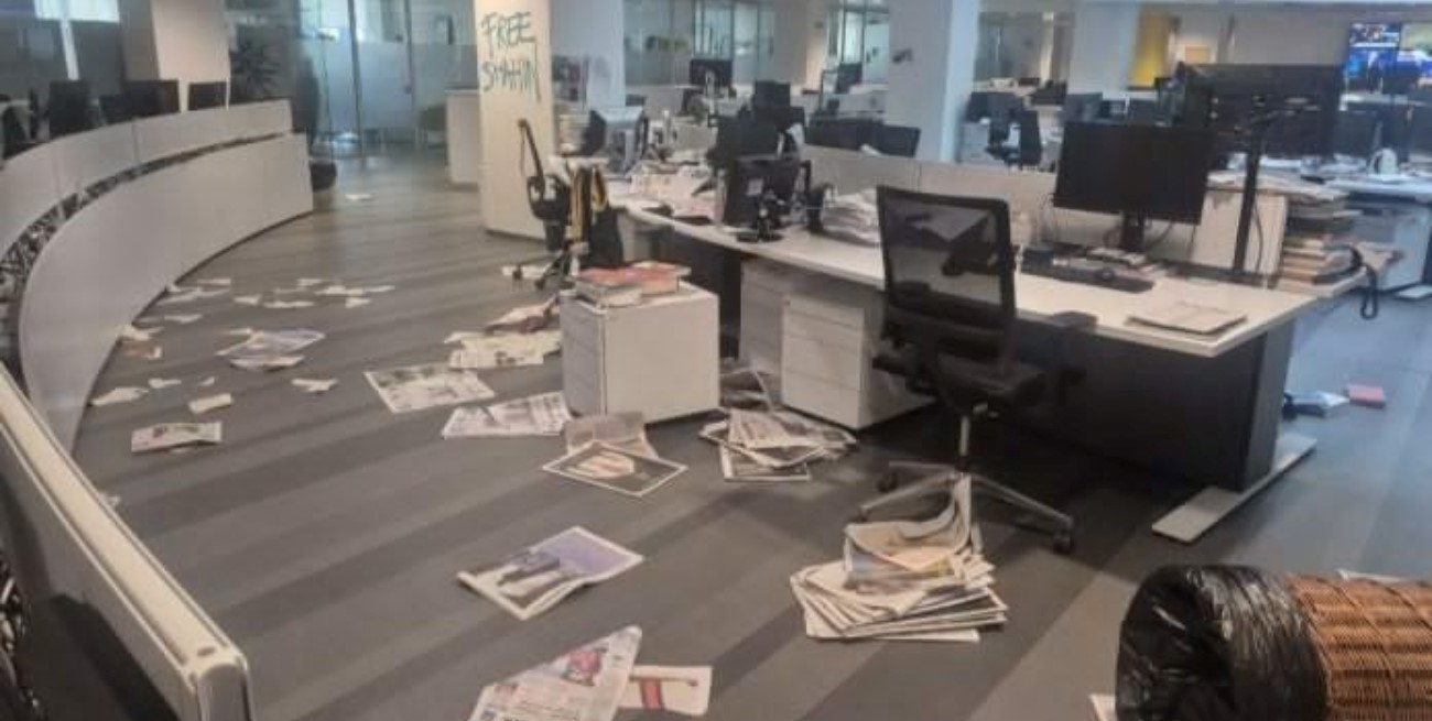 Atacan la redacción de La Stampa en Turín y rompen parte de la infraestructura