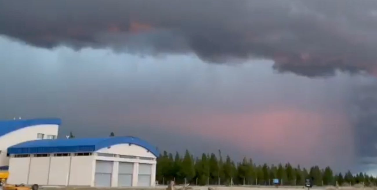 Impactante tormenta eléctrica en Esquel: el video desde el aeropuerto