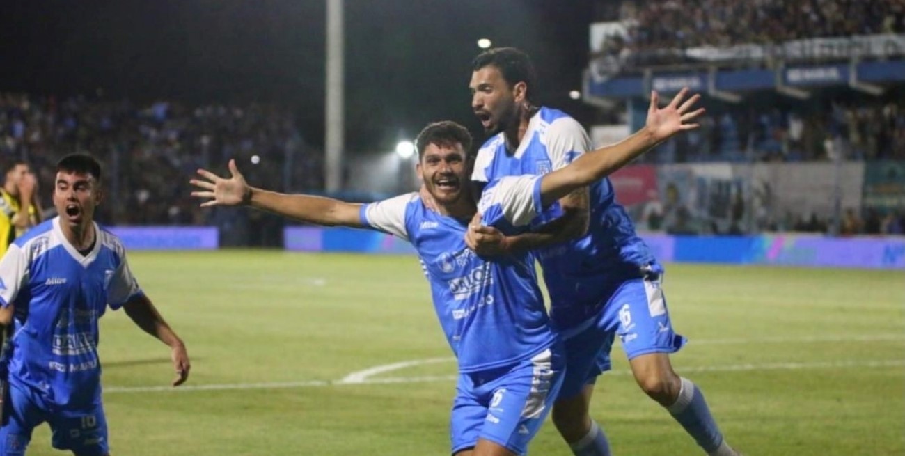 Estudiantes de Río Cuarto empató con Madryn y volvió a Primera después de 40 años
