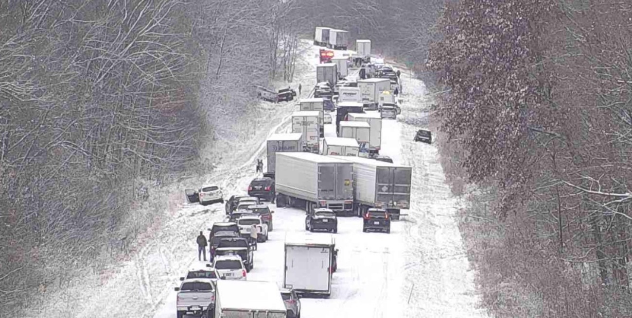 Cincuenta autos chocaron en la autopista I-70 de Estados Unidos por el hielo y la baja visibilidad