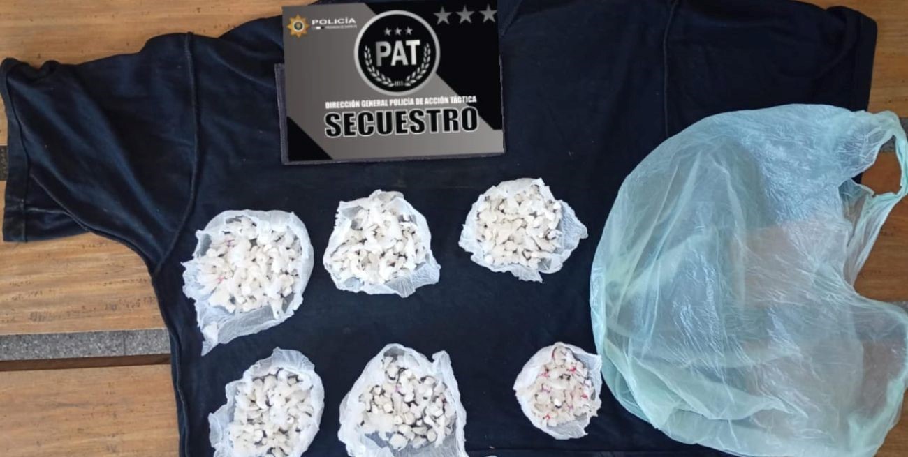 Secuestraron más de 380 dosis de lo que sería cocaína y aprehendieron a dos personas