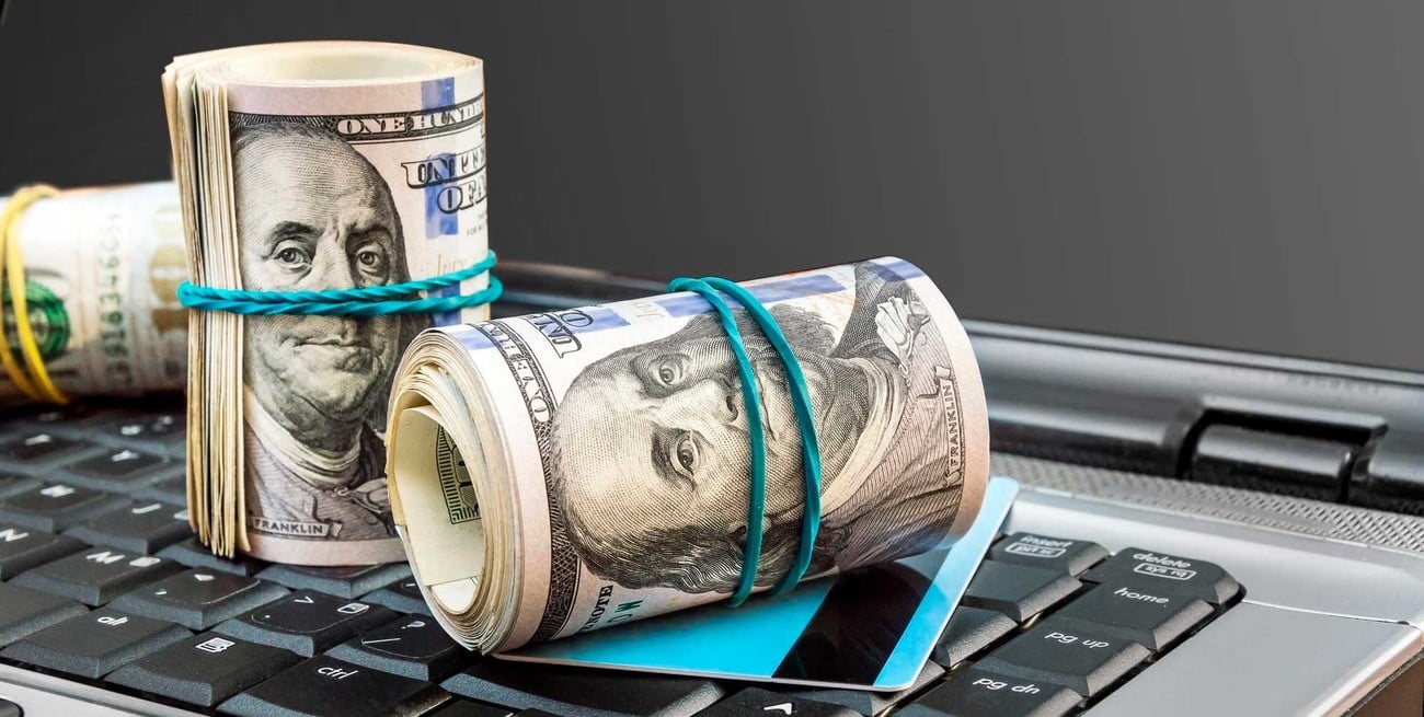 Así cerró el dólar en los bancos de Argentina, este lunes 1° de diciembre de 2025